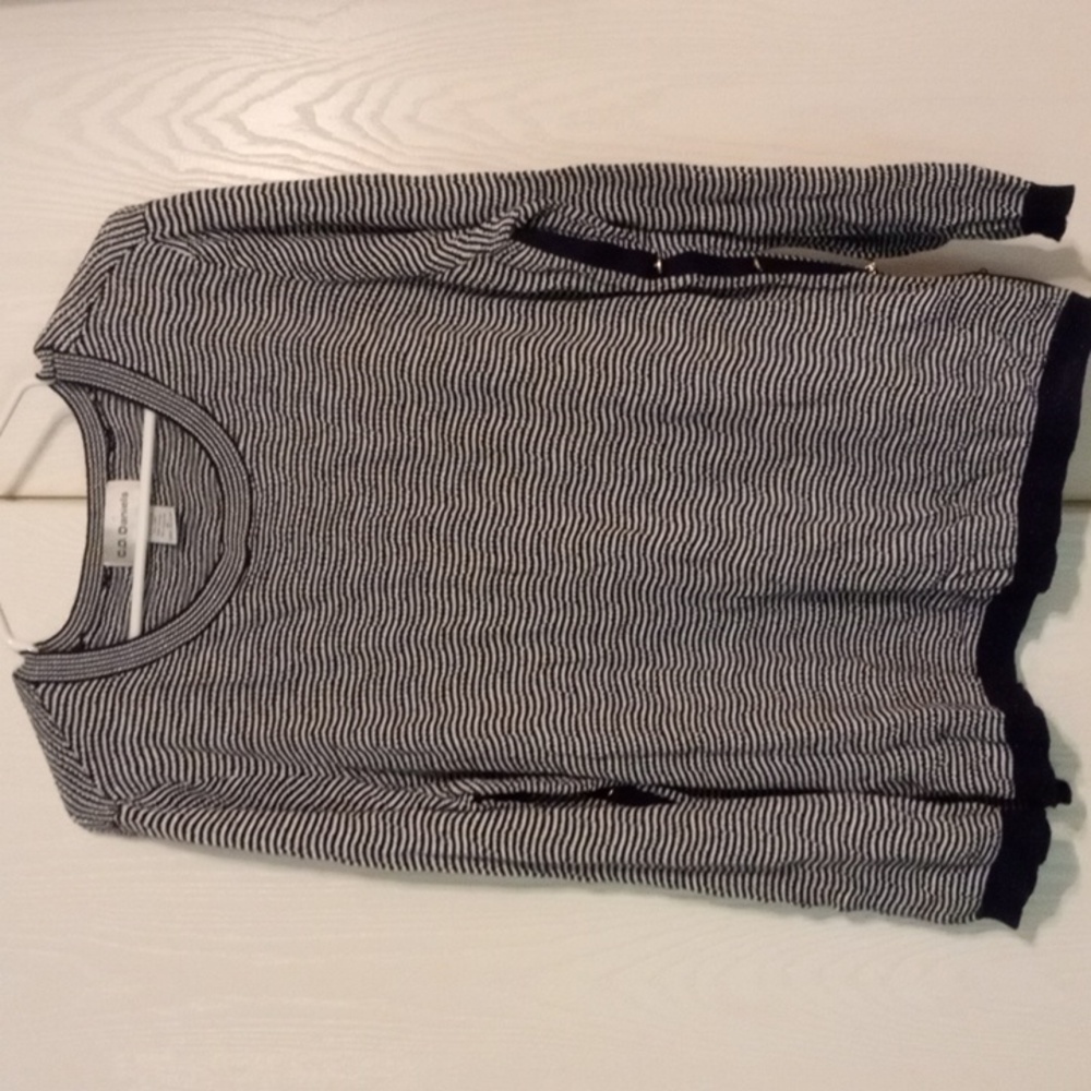 ✨C.D. Daniels Light Weight Sweater